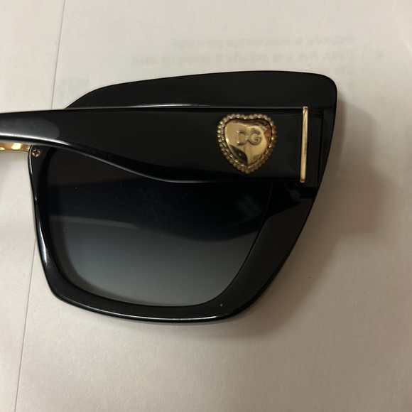 Dolce & Gabbana Cat Eye Sunglasses. Great condition! - Picture 4 of 5